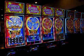 Live Casino Visi88 dealer sungguhan streaming HD real-time meja baccarat dan roulette premium